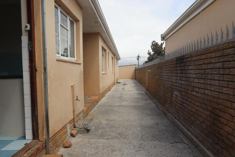 To Let 3 Bedroom Property for Rent in Gatesville Western Cape